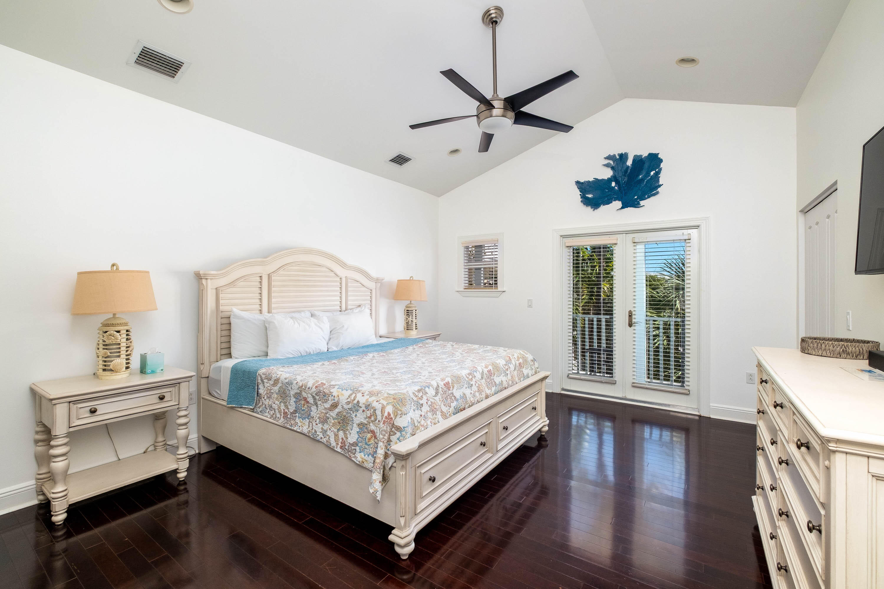 116 Anglers Way Islamorada, FL 33036 - Photo 9 of 43 031825 Gray 116 Anglers Way SIZED dfp-17