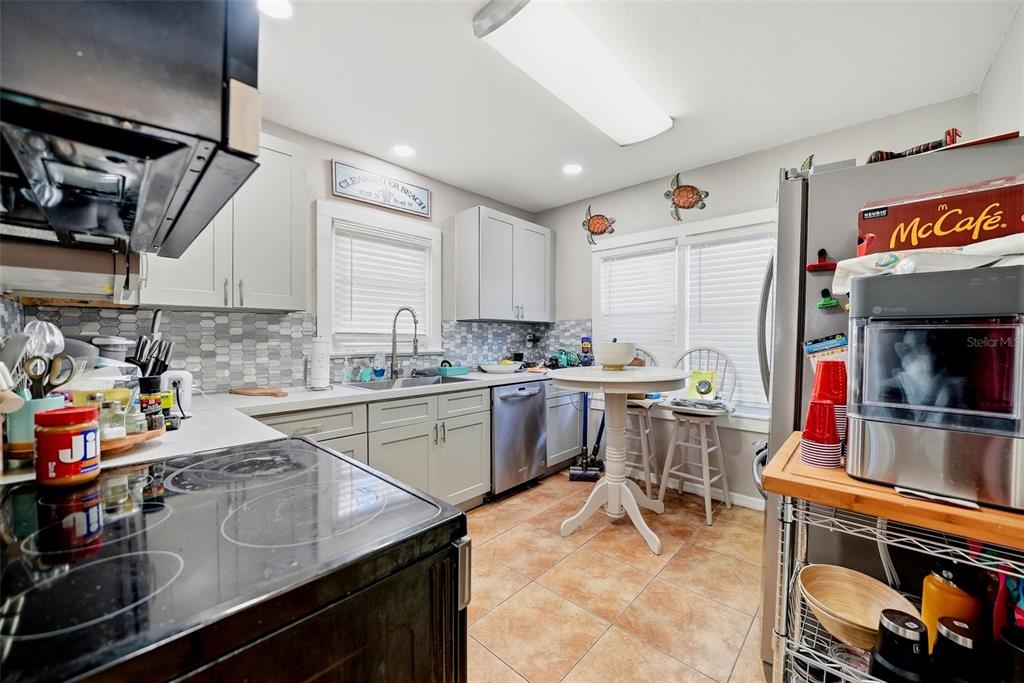 726 Mandalay Avenue Clearwater Beach, FL 33767 - Photo 10 of 49