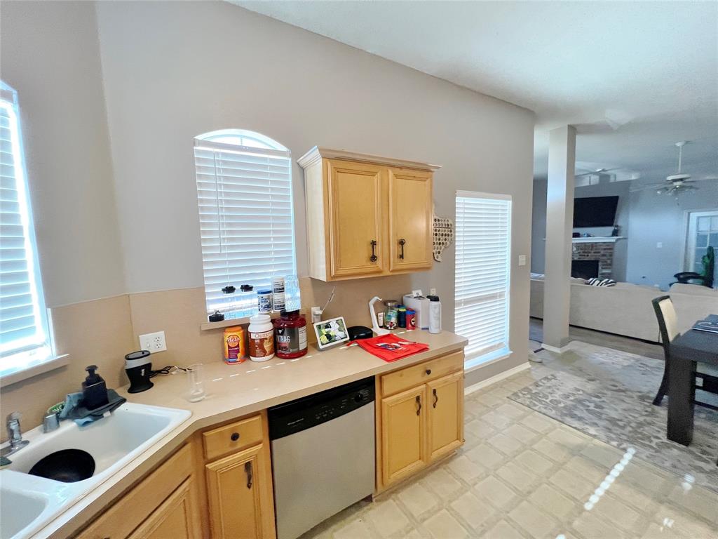 112 Walnut Lane Rockwall, TX 75032 - Photo 8 of 19 a kitchen with a sink stove and cabinets