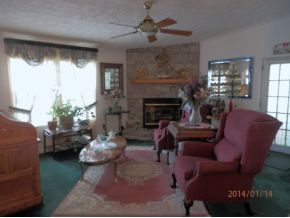3245 Fall Branch Road Mountain City, TN 37683 - Photo 6 of 19 Family Room