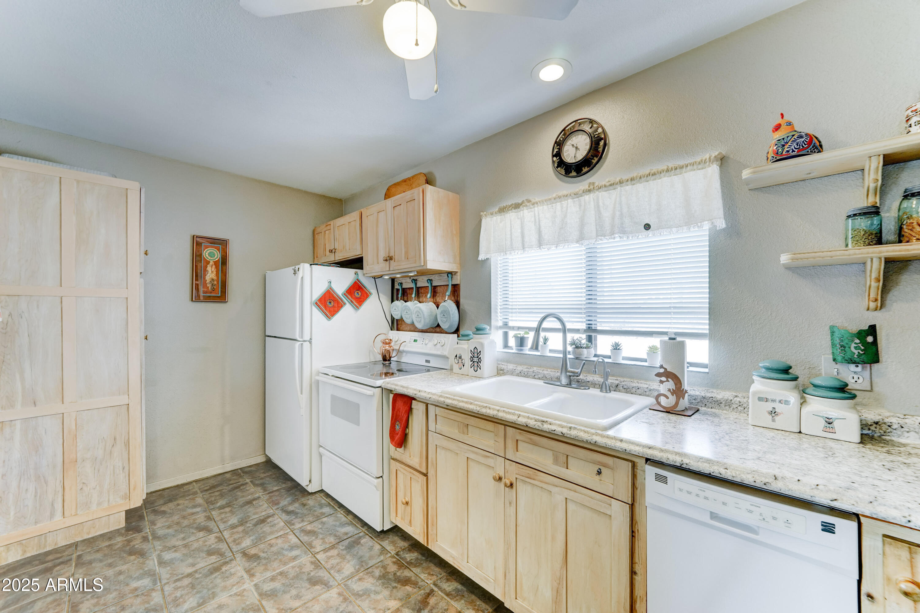 5325 North Warner Drive Apache Junction, AZ 85120 - Photo 12 of 38 5325 N Warner-12