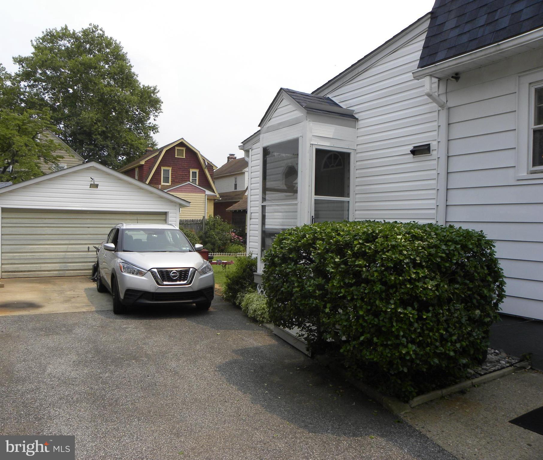 143 East Roland Road Brookhaven, PA 19015 - Photo 3 of 26 Gallery Image 3
