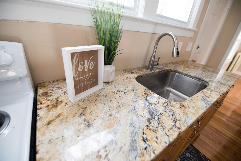 257 Jasper Street Springfield, MA 01109 - Photo 4 of 27 Gallery Image 4