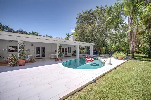 a view of a house with backyard and sitting area