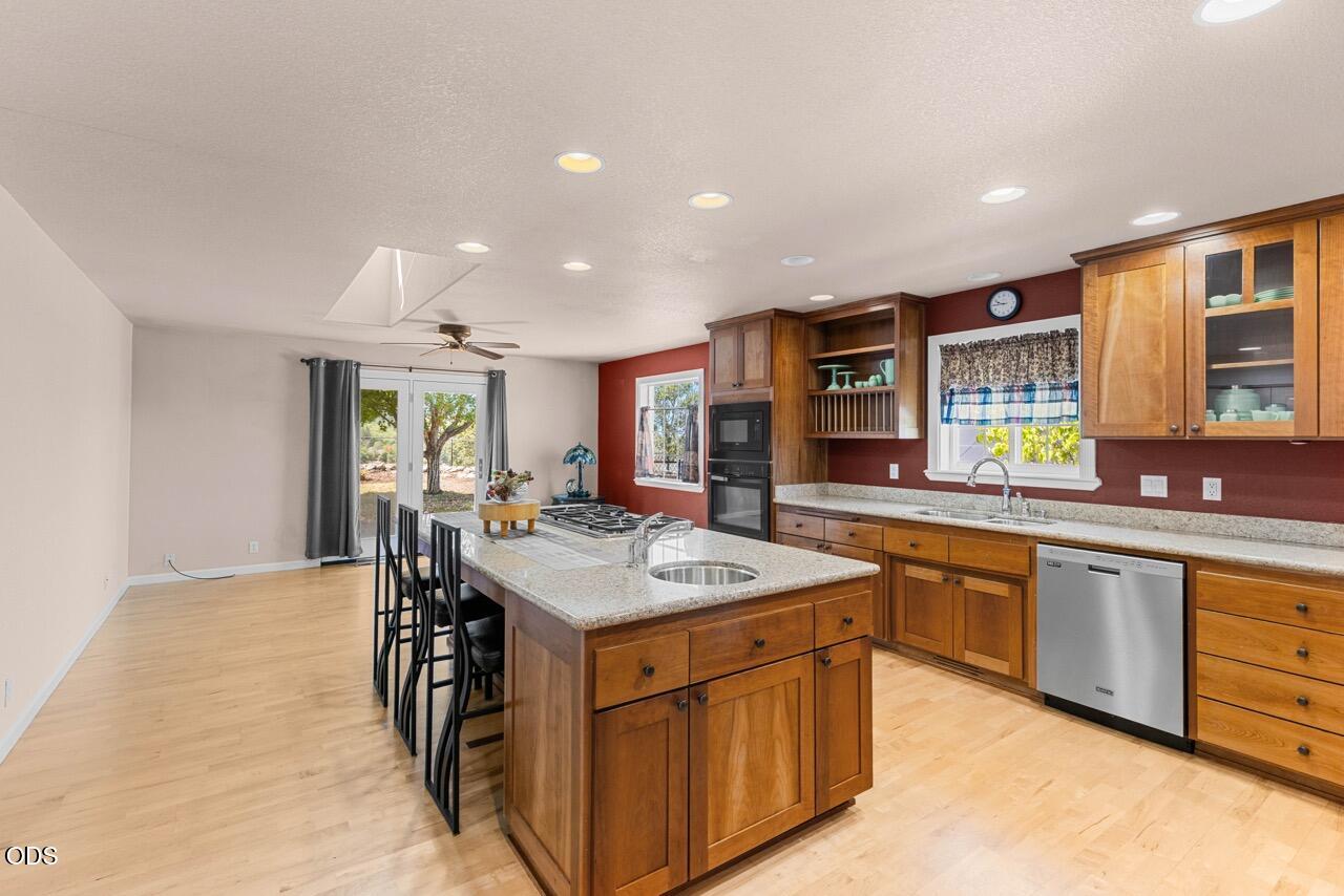 1583 Panoramic Loop Grants Pass, OR 97527 - Photo 16 of 54 Gallery Image 16