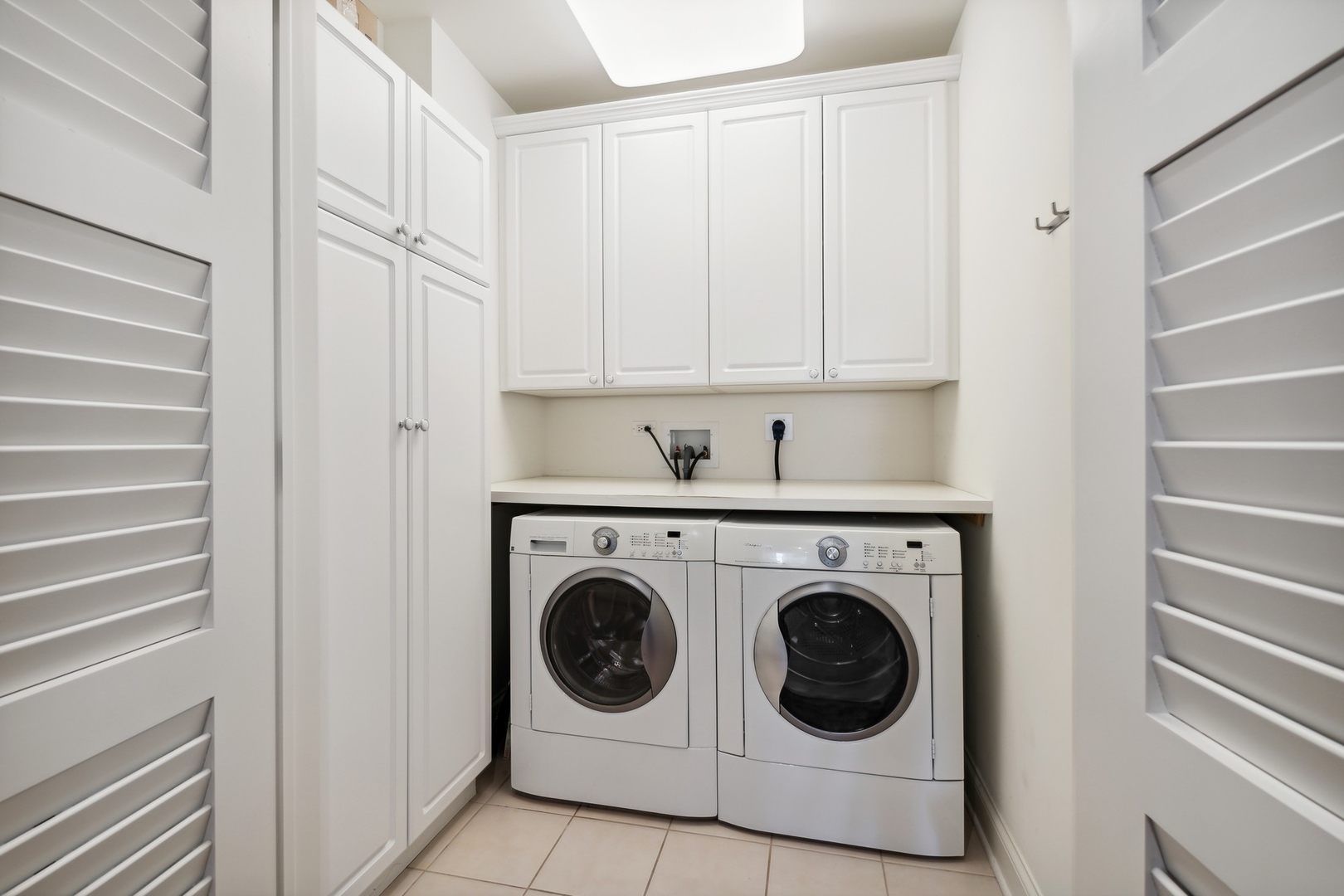 10 East Delaware Place, Unit 12E Chicago, IL 60611 - Photo 18 of 25 a utility room with dryer and washer