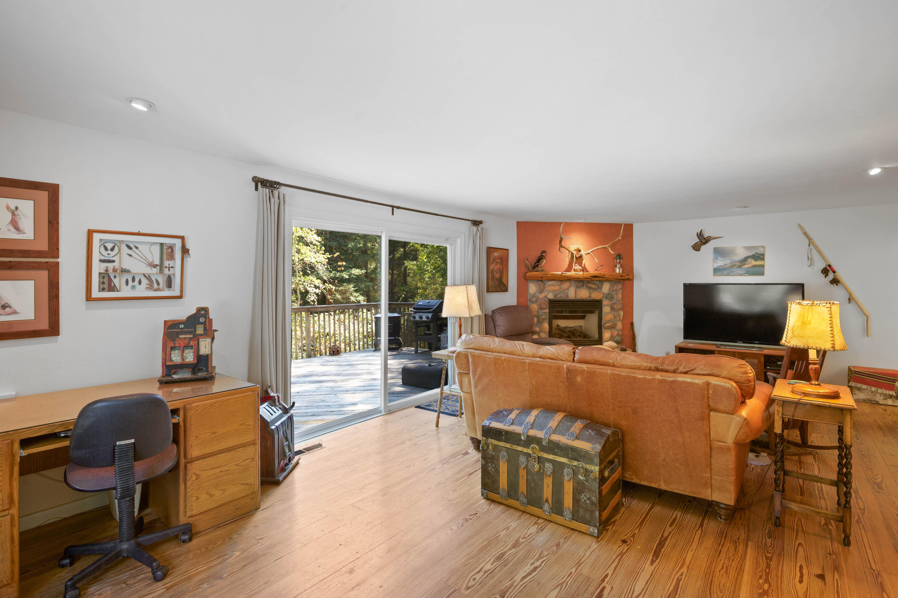 3808 Andrews Road Medford, OR 97501 - Photo 15 of 32 Living_Room_1_CU9A6165