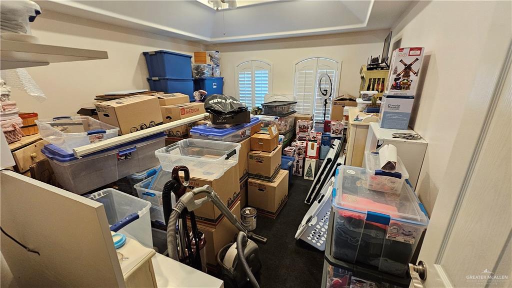 4711 North Stewart Road Palmhurst, TX 78573 - Photo 37 of 40 a room with furniture