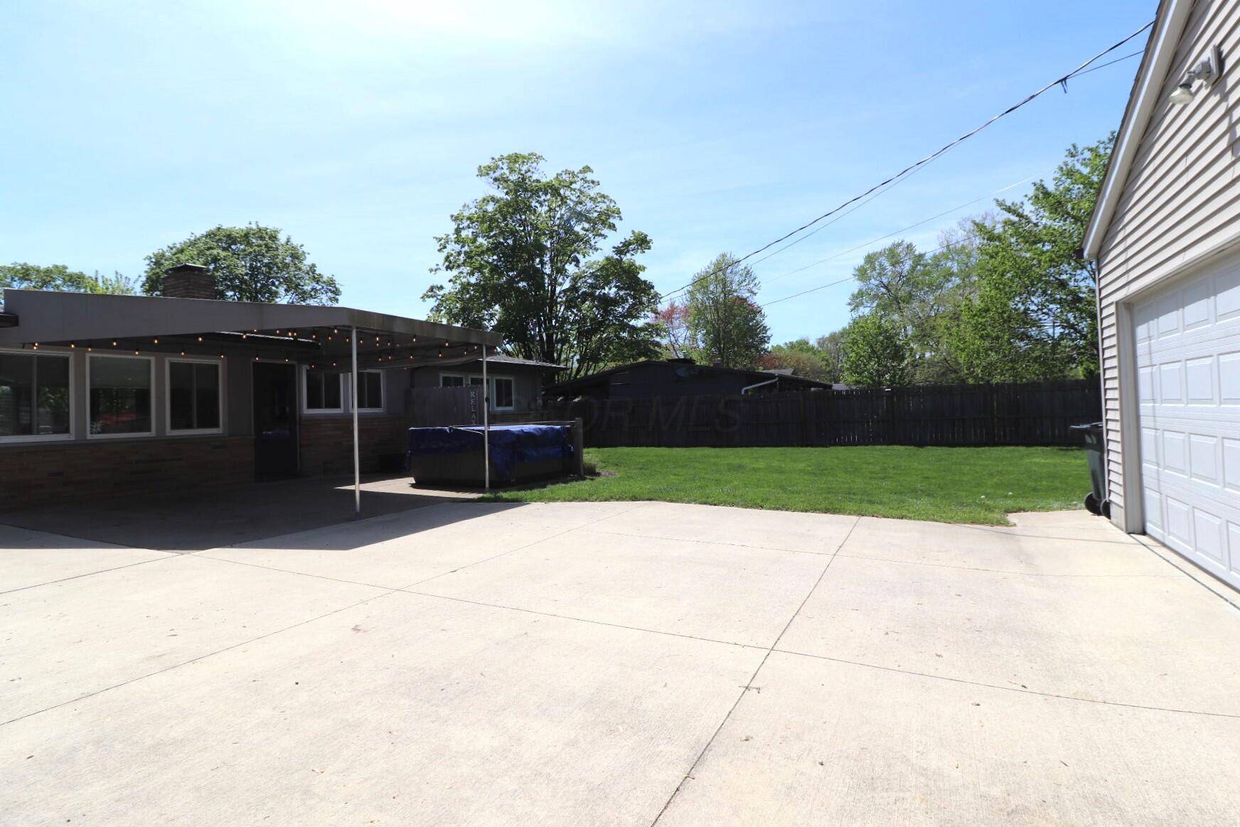 1950 Langham Road Columbus, OH 43221 - Photo 50 of 56 Driveway