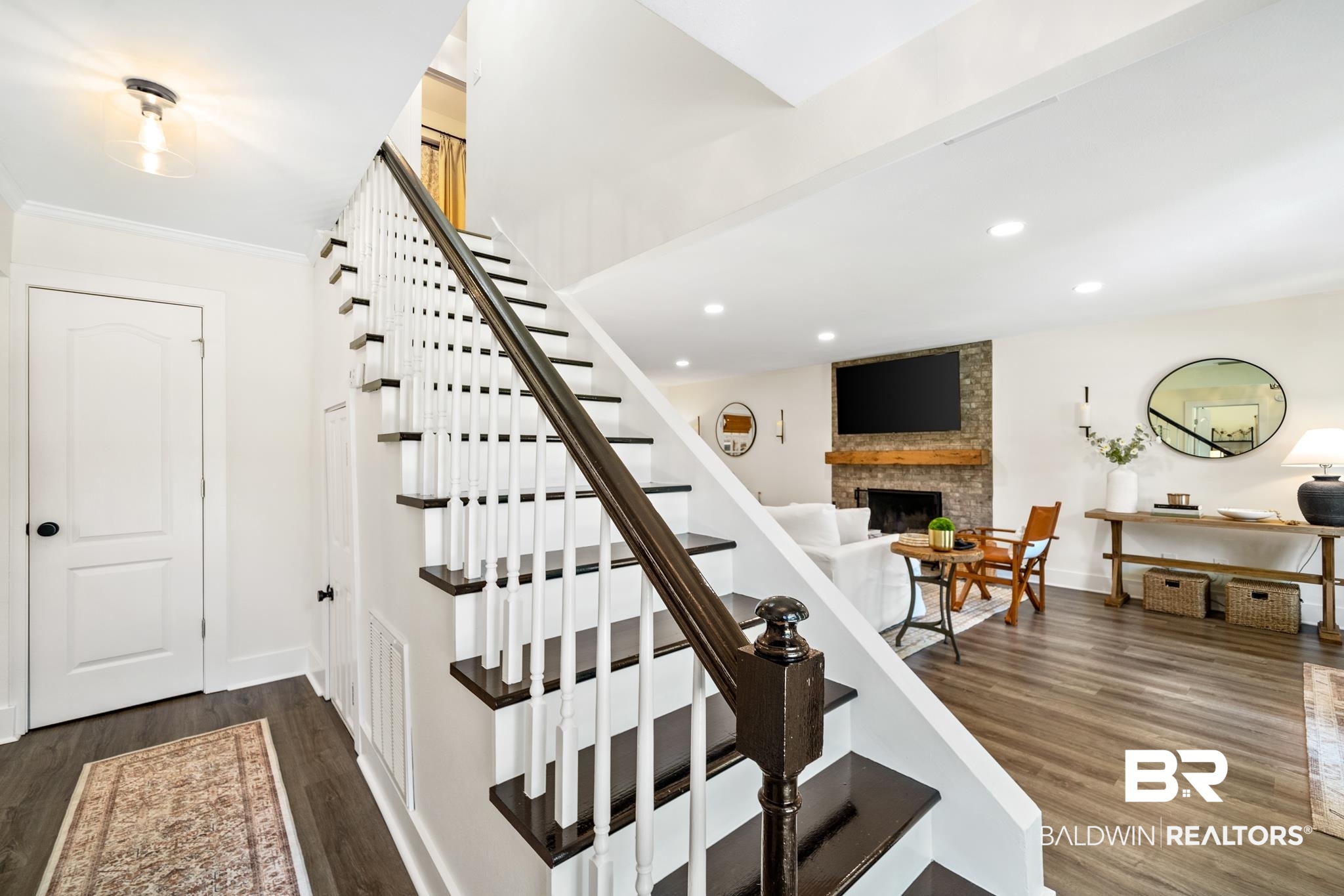 122 Ridgewood Drive Daphne, AL 36526 - Photo 6 of 53 Living Room