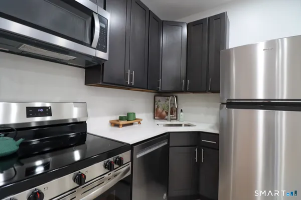 $2,075 | 55 Channing Street, Unit 2, New London, CT 06320