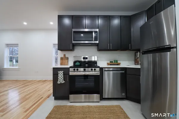 $2,075 | 55 Channing Street, Unit 2, New London, CT 06320