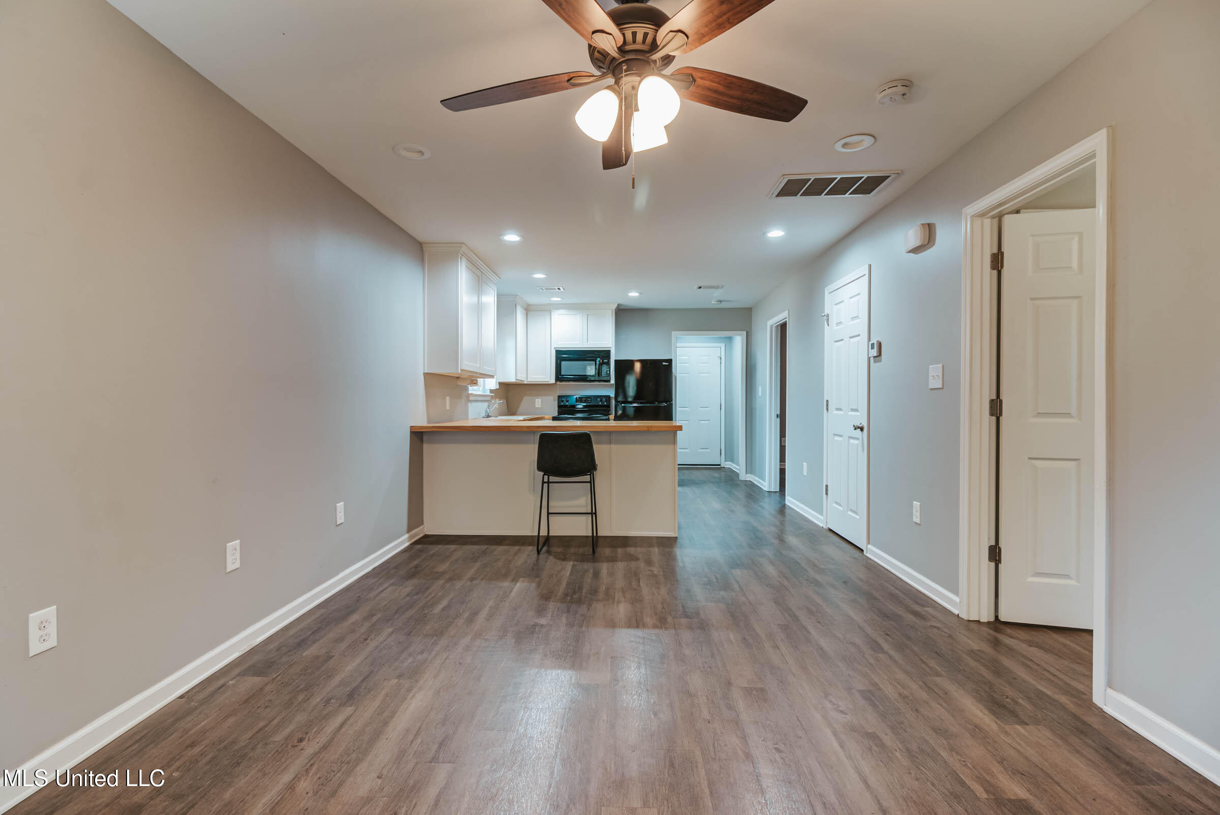 196C Easley Road, Unit D Lucedale, MS 39452 - Photo 11 of 28 Living Room