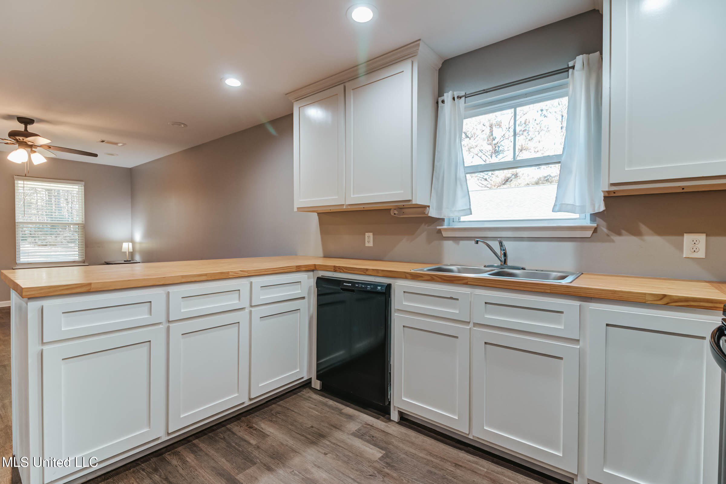 196C Easley Road, Unit D Lucedale, MS 39452 - Photo 3 of 28 Kitchen