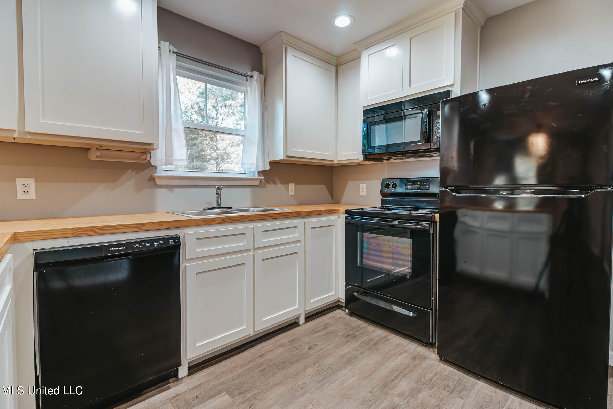 196C Easley Road, Unit D Lucedale, MS 39452 - Photo 4 of 28 Kitchen