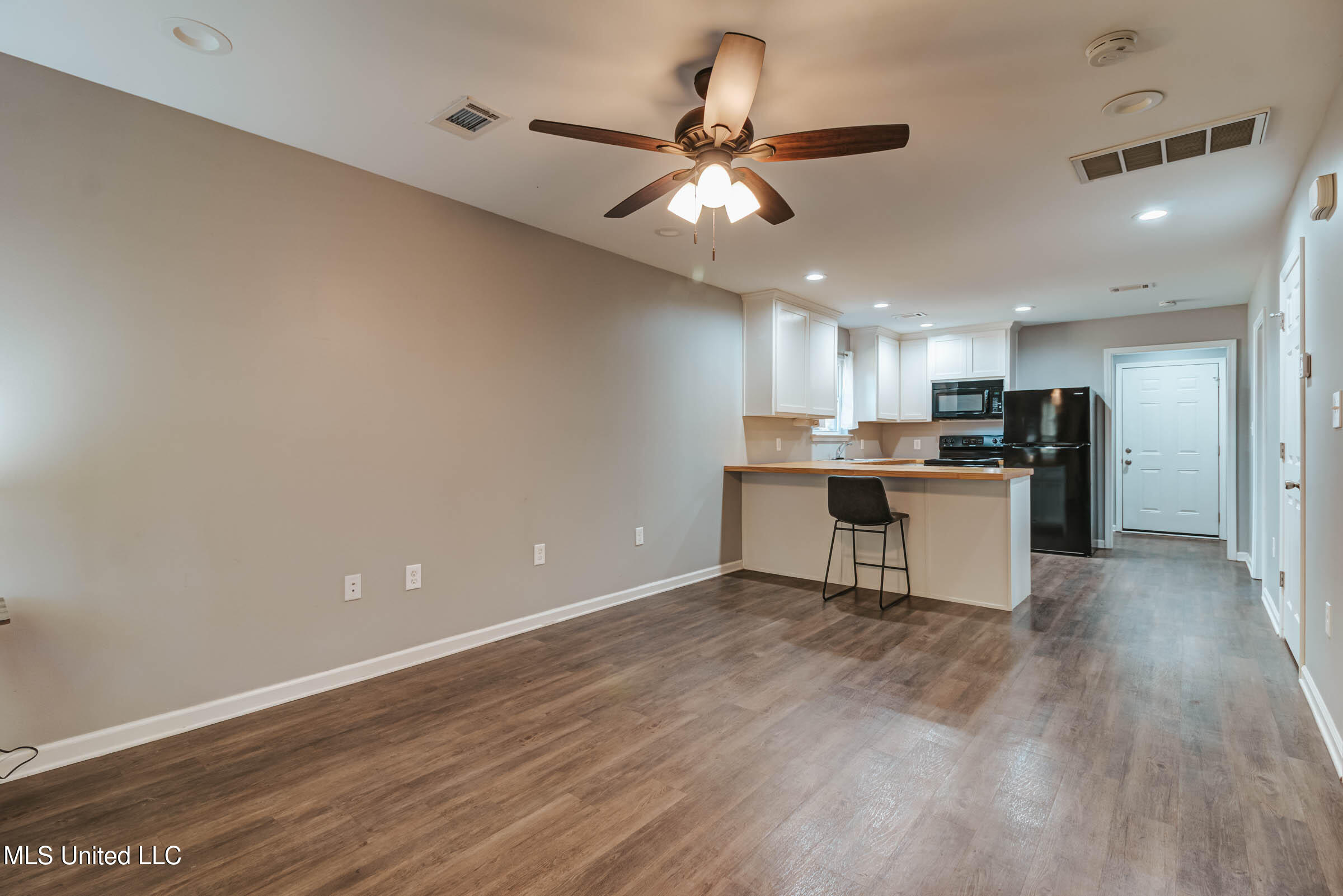 196C Easley Road, Unit D Lucedale, MS 39452 - Photo 10 of 28 Living Room