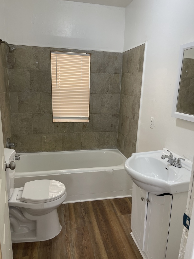 271 East 148th Street Harvey, IL 60426 - Photo 5 of 7 a bathroom with a sink toilet and shower