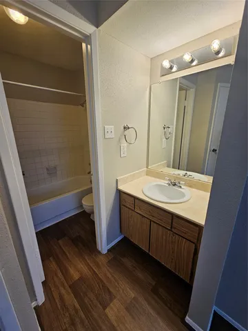 $945 | 18800 Egret Bay Boulevard, Unit 507, Webster, TX 77058