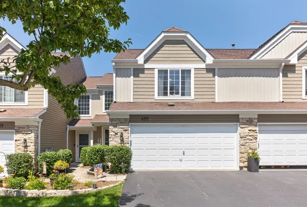 $334,900 | 405 Locksley Drive, Streamwood, IL 60107