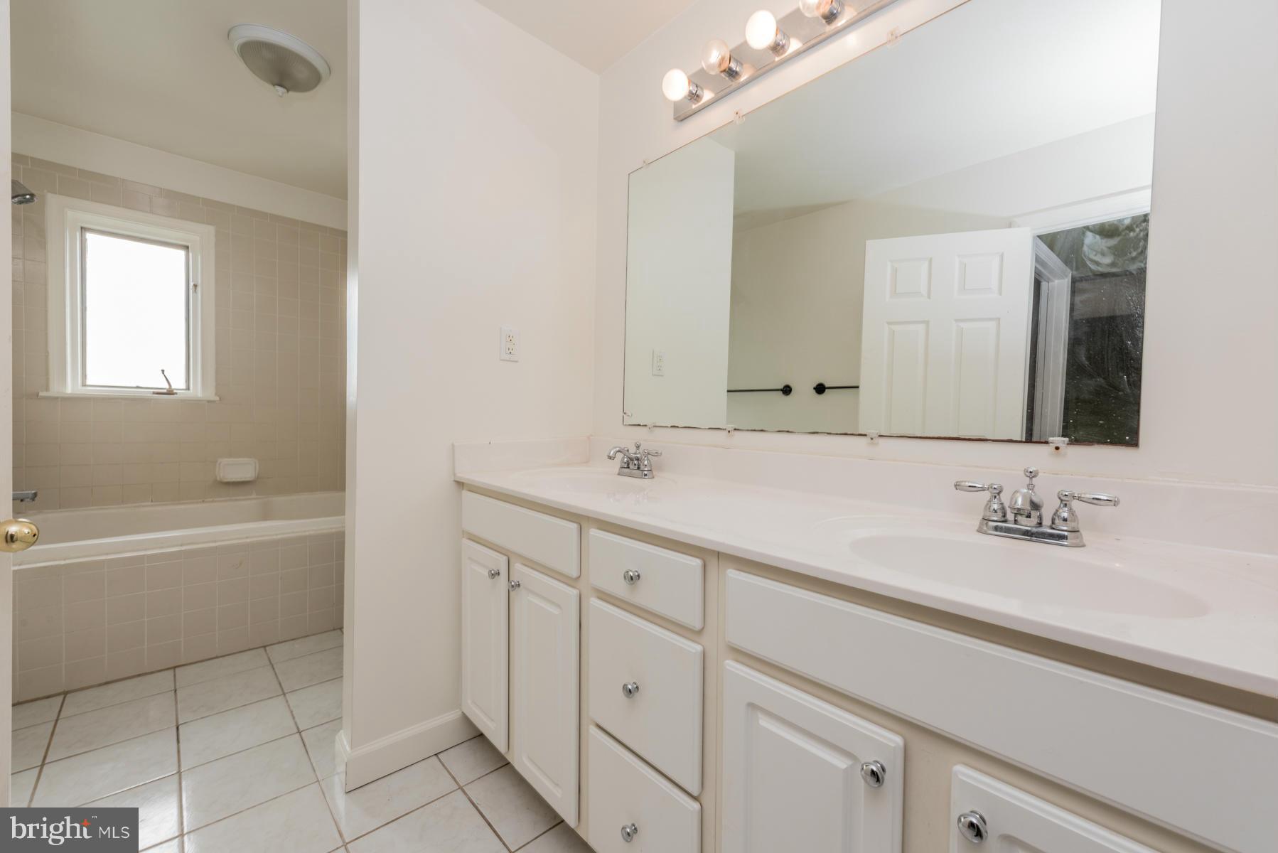 1501 Brehm Road Westminster, MD 21157 - Photo 12 of 25 Bath (Master)