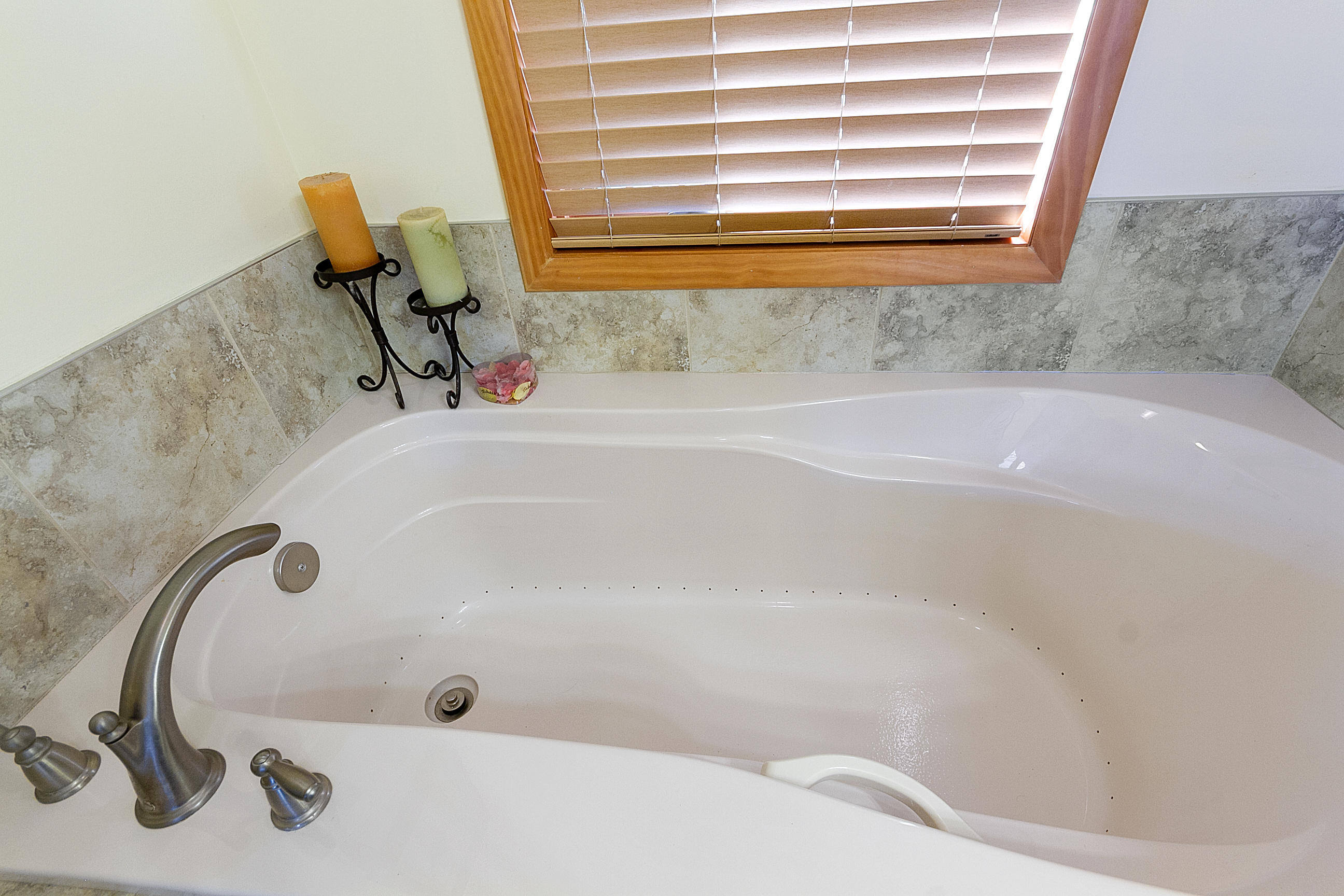 3950 Flatwoods Road Elliston, VA 24087 - Photo 29 of 94 a bathroom with a tub