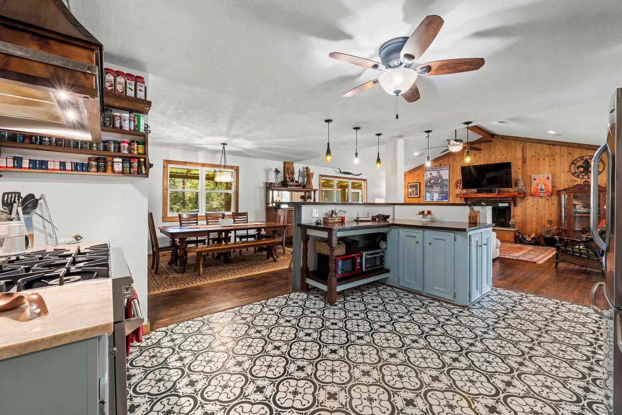 2118 Pine Road Cleveland, TX 77328 - Photo 10 of 40