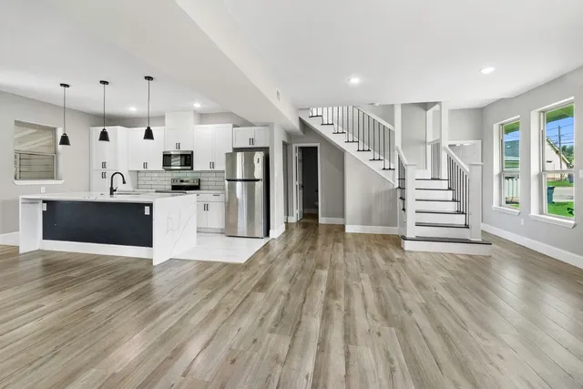 $299,999 | 435 South Orange Street, Giddings, TX 78942