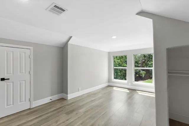 $299,999 | 435 South Orange Street, Giddings, TX 78942