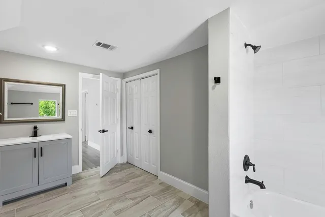 $299,999 | 435 South Orange Street, Giddings, TX 78942