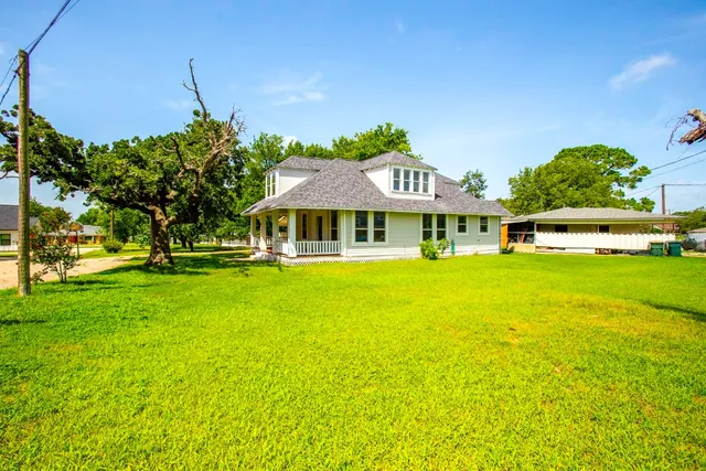 $299,999 | 435 South Orange Street, Giddings, TX 78942