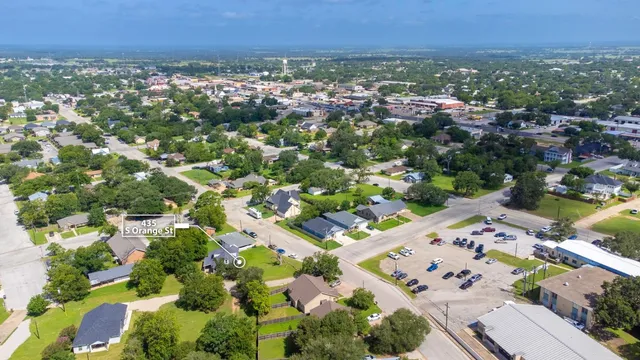 $299,999 | 435 South Orange Street, Giddings, TX 78942