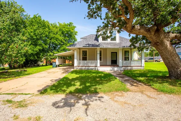 $295,000 | 435 South Orange Street, Giddings, TX 78942