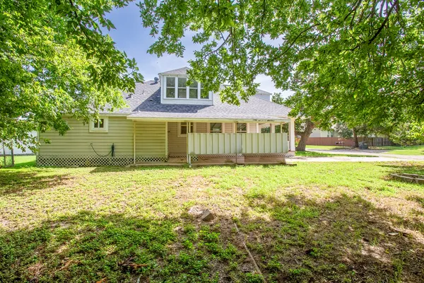$295,000 | 435 South Orange Street, Giddings, TX 78942