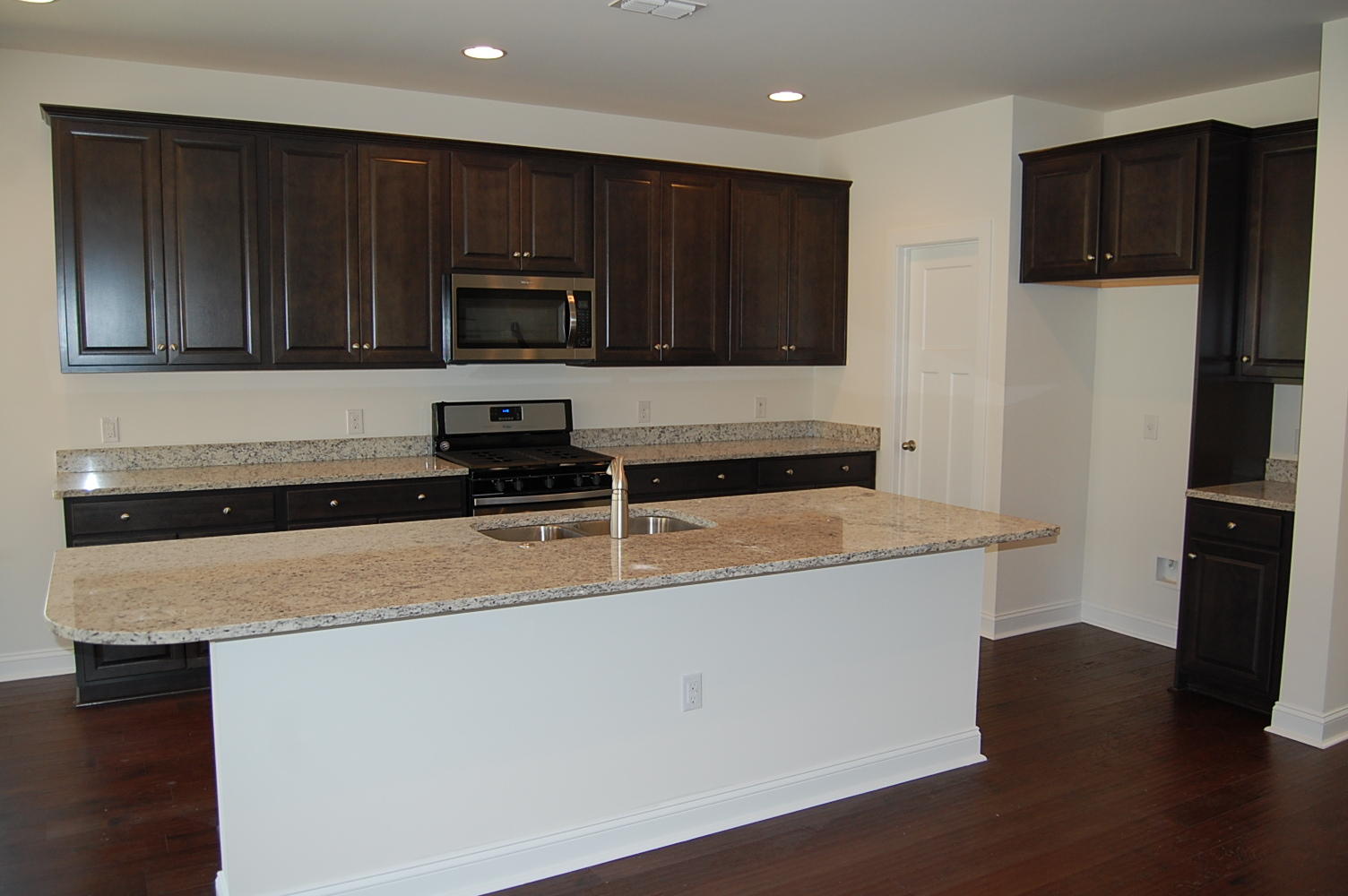 2216 Spring Hope Drive Mount Pleasant, SC 29466 - Photo 6 of 19 Kitchen