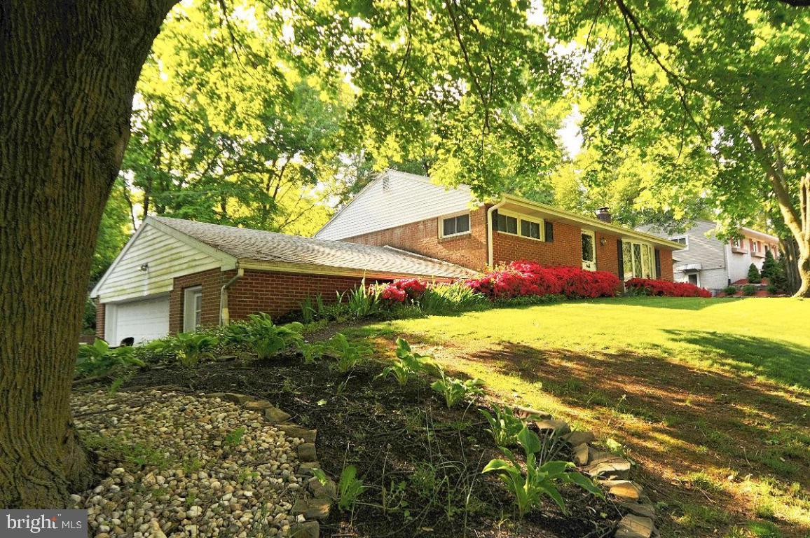 998 Cardinal Road Lancaster, PA 17601 - Photo 1 of 27 Gallery Image 1