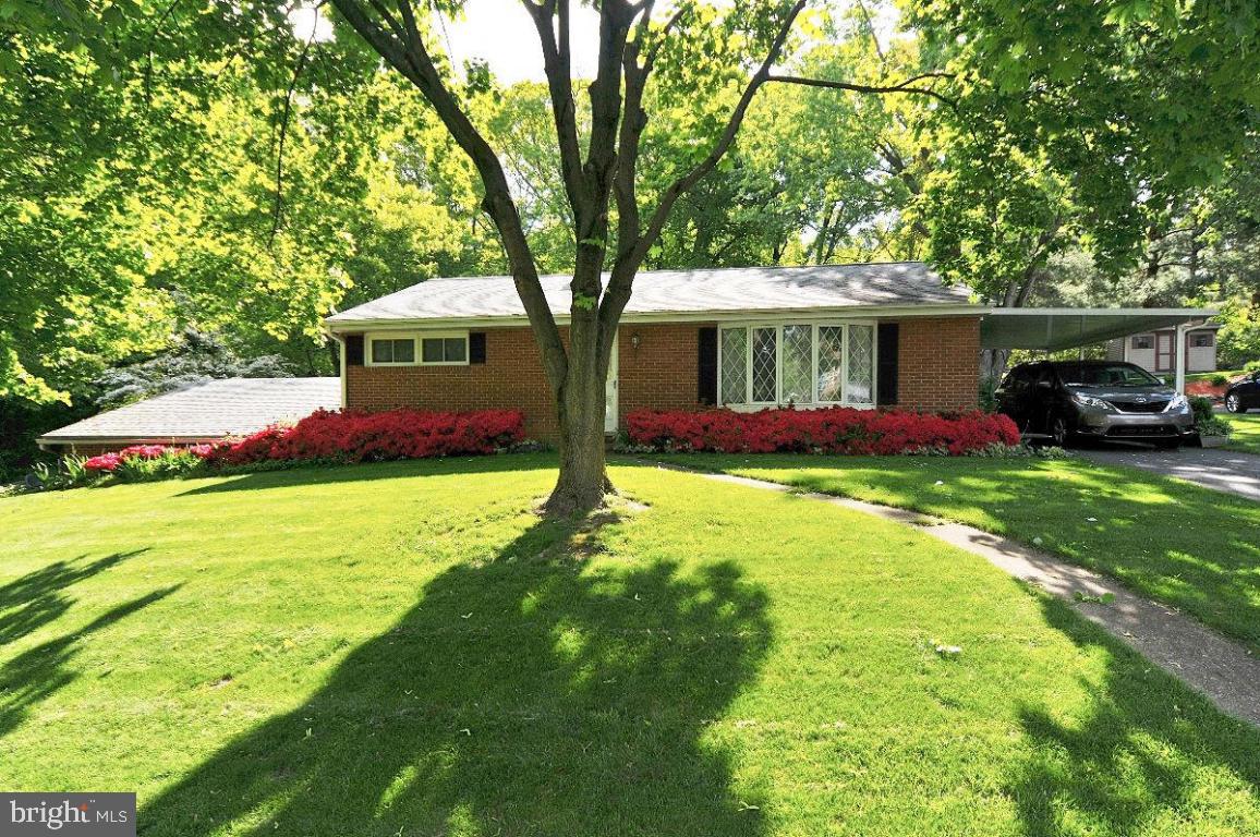 998 Cardinal Road Lancaster, PA 17601 - Photo 3 of 27 Gallery Image 3