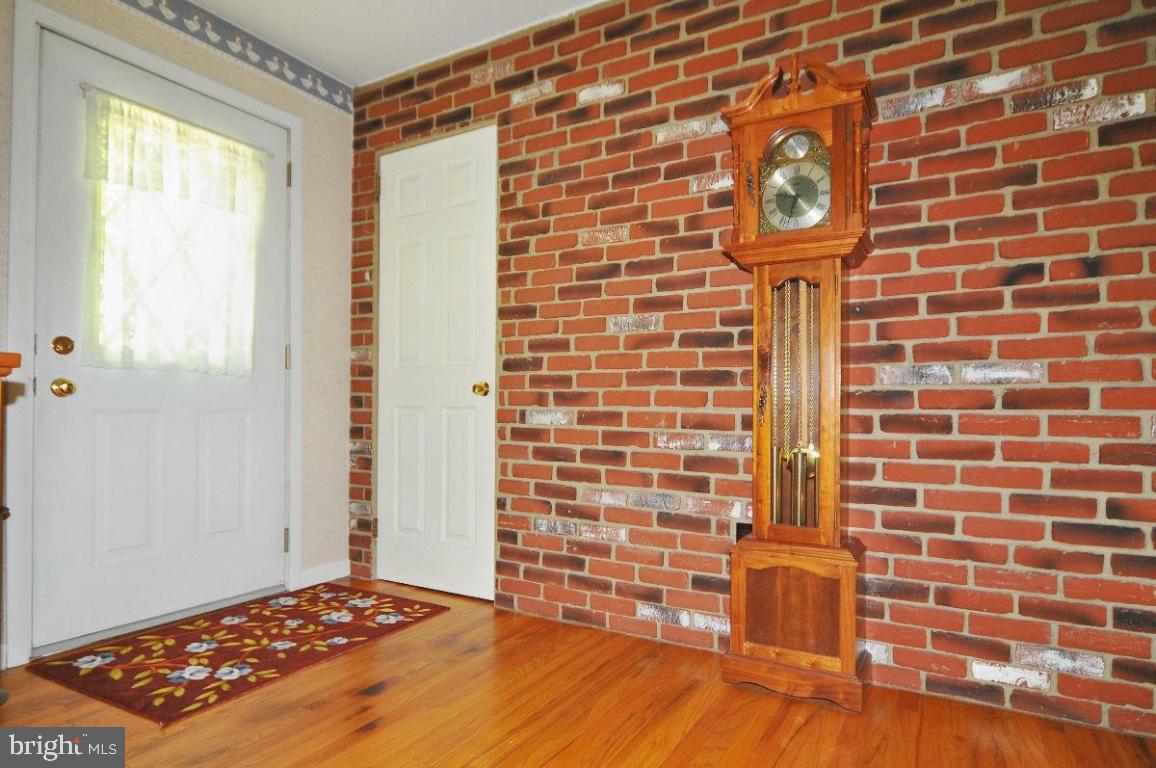 998 Cardinal Road Lancaster, PA 17601 - Photo 4 of 27 Gallery Image 4