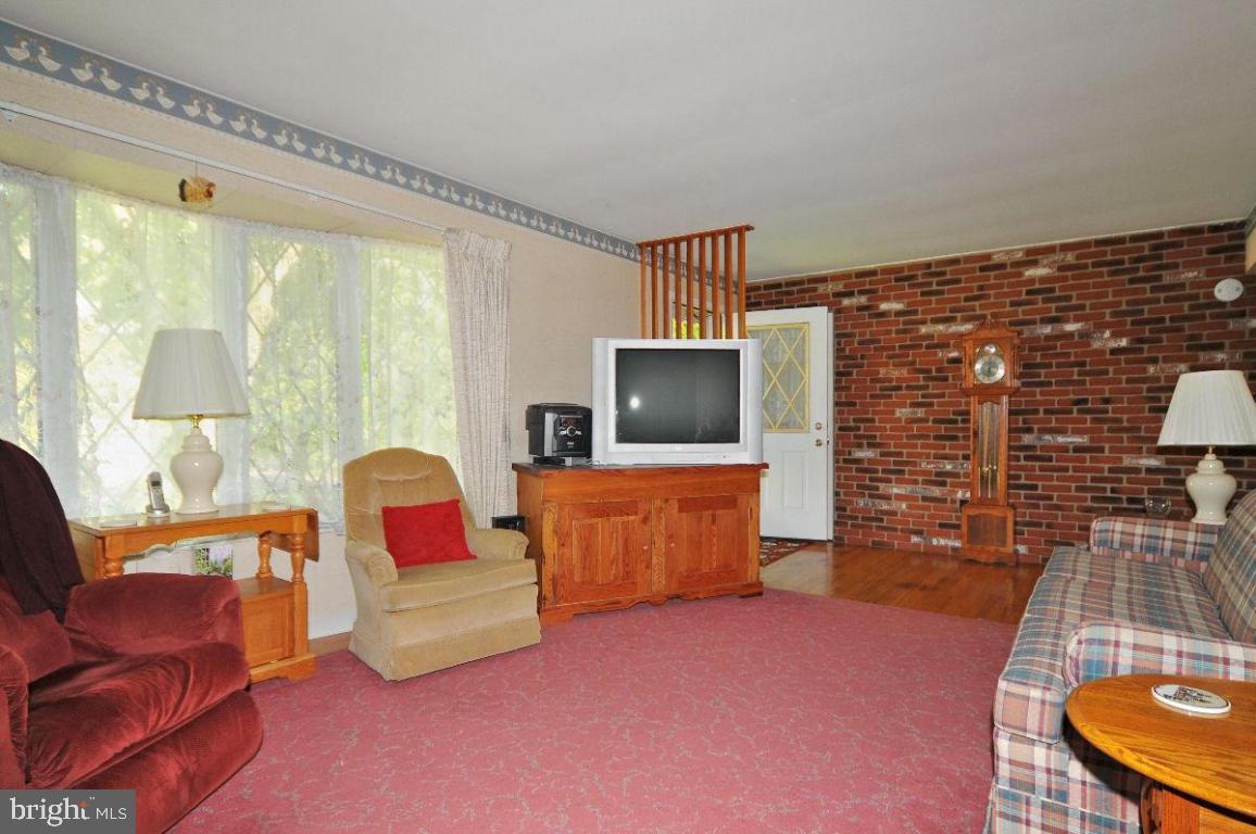 998 Cardinal Road Lancaster, PA 17601 - Photo 5 of 27 Gallery Image 5