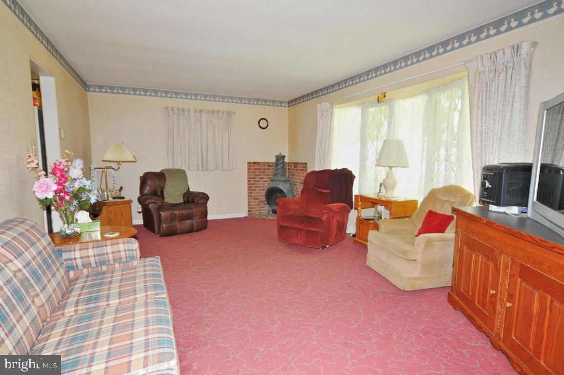 998 Cardinal Road Lancaster, PA 17601 - Photo 7 of 27 Gallery Image 7