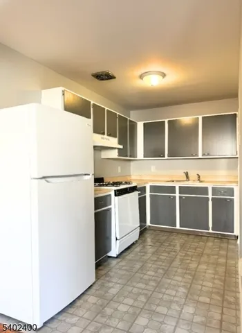 $1,800 | 1102 West St Georges Avenue, Unit B9, Linden, NJ 07036