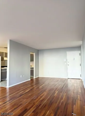 $1,800 | 1102 West St Georges Avenue, Unit B9, Linden, NJ 07036