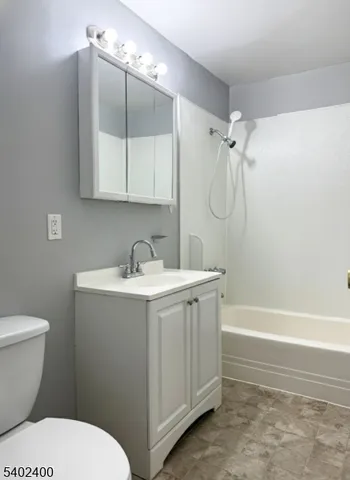 $1,800 | 1102 West St Georges Avenue, Unit B9, Linden, NJ 07036