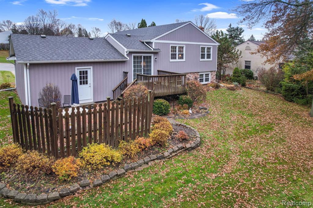876 Dahlia Lane Rochester Hills, MI 48307 - Photo 33 of 44