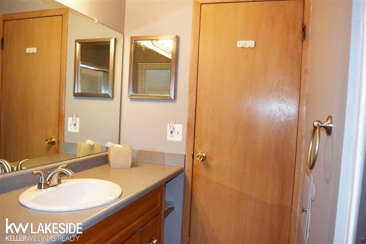 8971 Clinton River Road Sterling Heights, MI 48314 - Photo 12 of 19 31361698-11.JPG