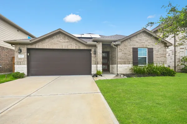 $2,400 | 1207 Cascade Hls Drive, Rosharon, TX 77583