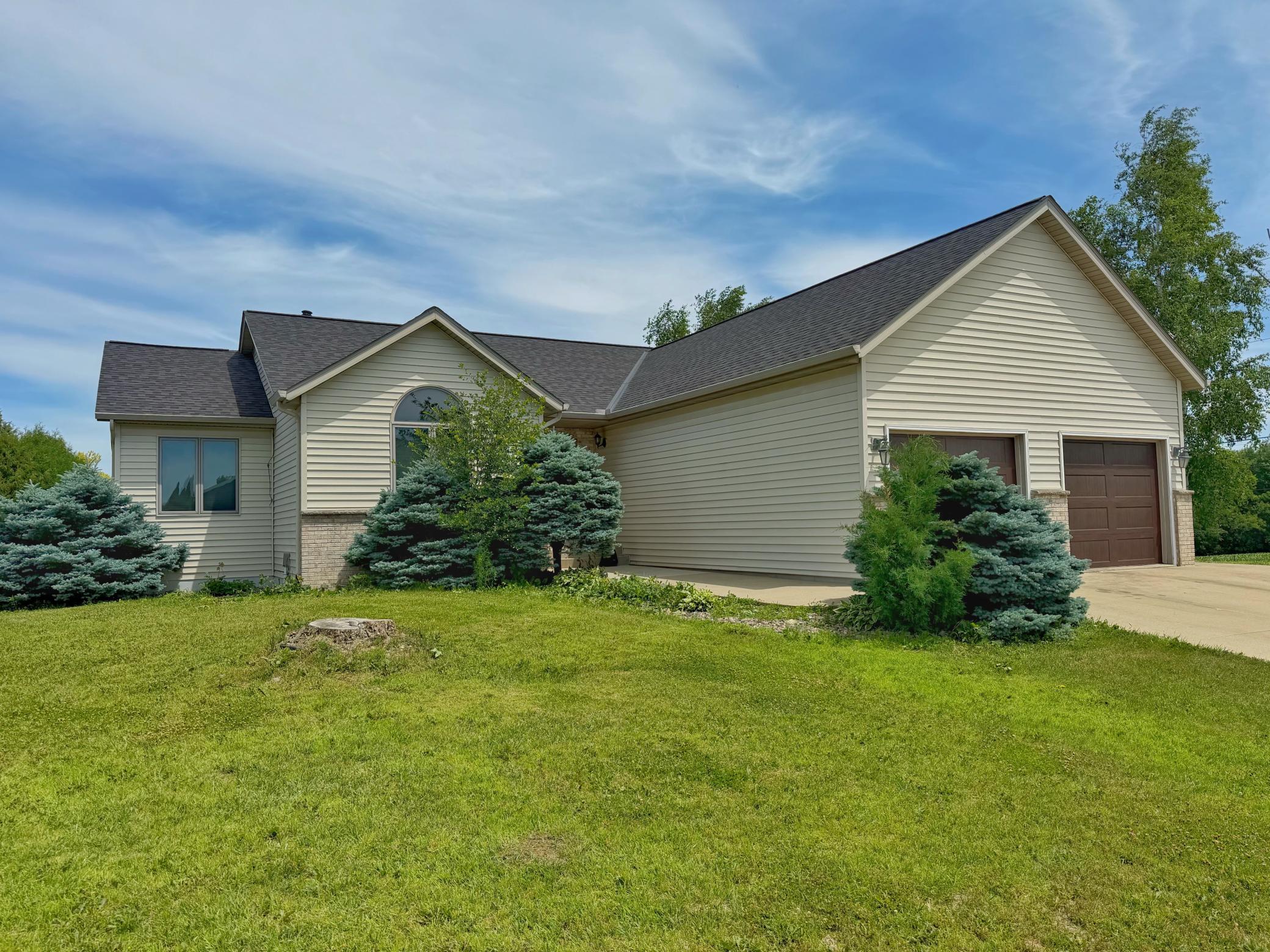1103 Southern Hills Lane Southwest Rochester, MN 55902 - Photo 2 of 28