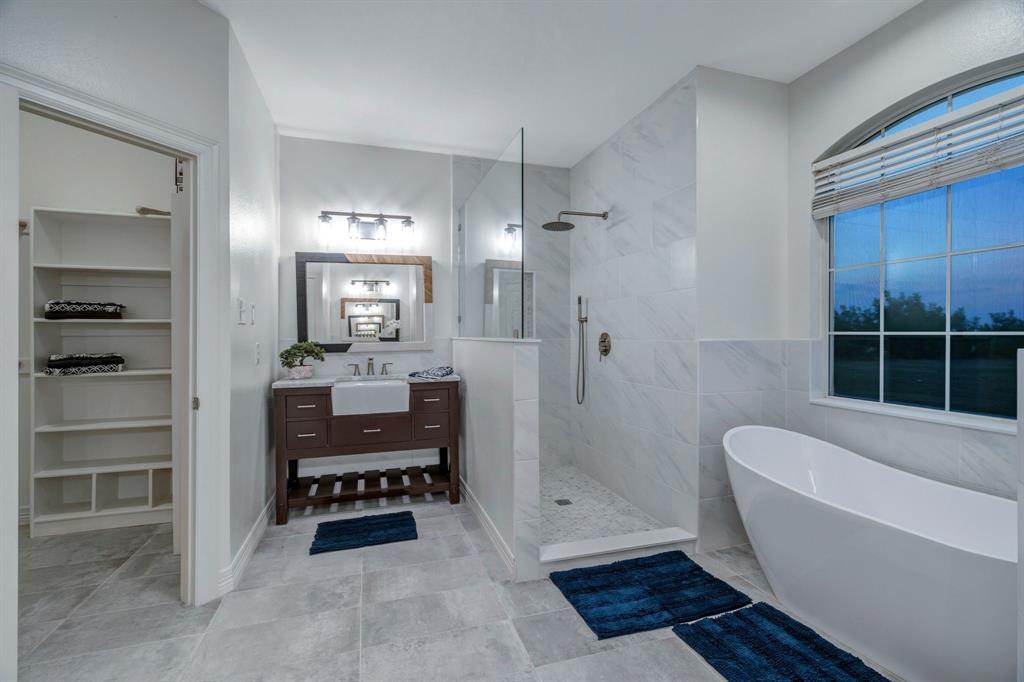 1810 Longbranch Road Waxahachie, TX 76065 - Photo 26 of 39 a living room with furniture and a window