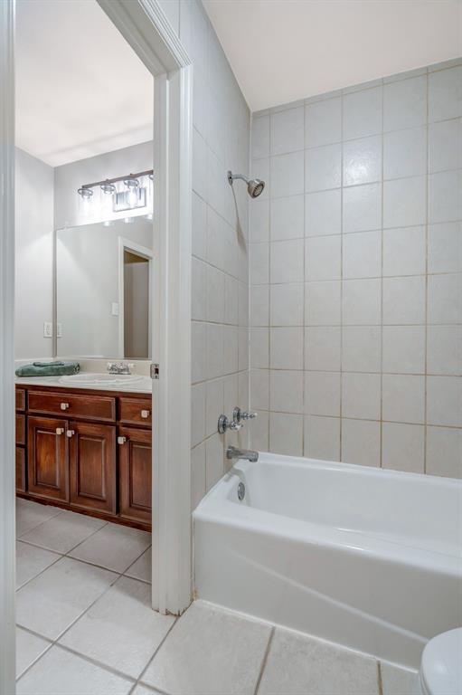 1810 Longbranch Road Waxahachie, TX 76065 - Photo 34 of 39 a bathroom with a bathtub a double vanity sink and mirror