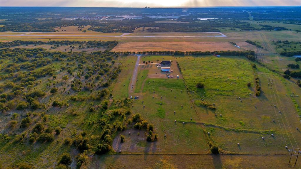 1810 Longbranch Road Waxahachie, TX 76065 - Photo 10 of 39 a view of a yard