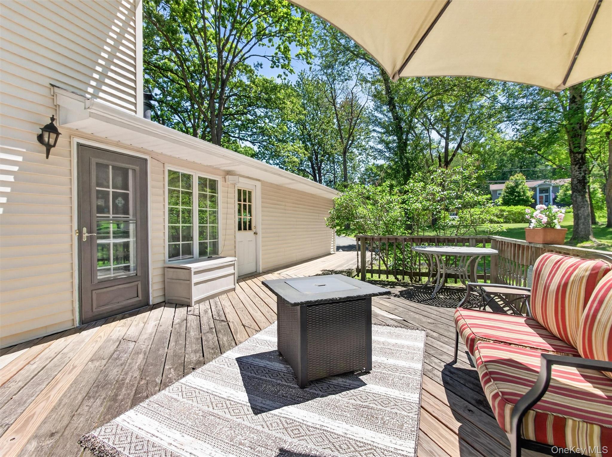 121 Sunset Road Blauvelt, NY 10913 - Photo 22 of 32 Rear Deck